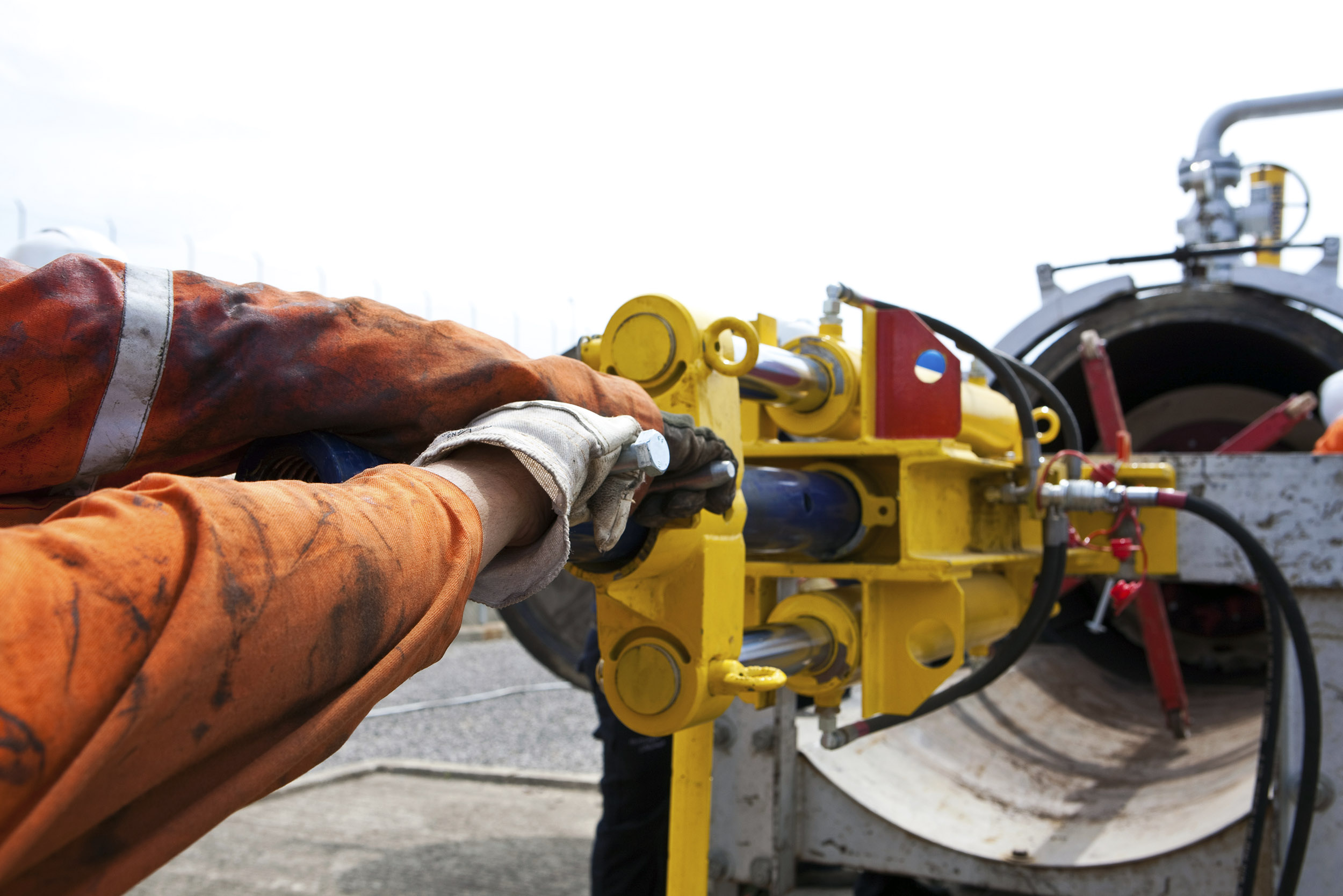 Smart pigs inspect pipelines to asses cracks and wall integrity